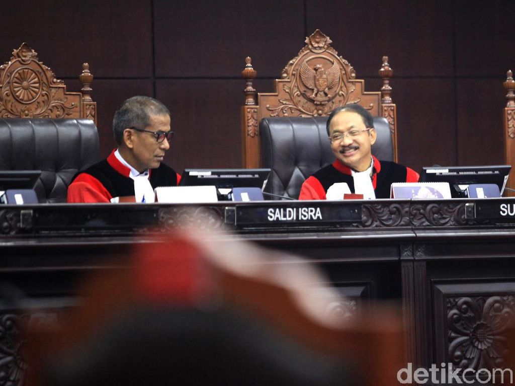 Kala MK Memuji Langkah Mahasiswa Gugat Kasus Jokowi Tak Ditilang