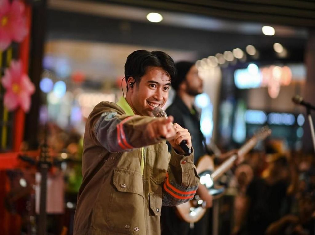 Momen Vidi Aldiano dan Melly Goeslaw Baikan di Konser Korean Wave Momen Vidi Aldiano dan Melly Goeslaw Baikan di Konser Korean Wave