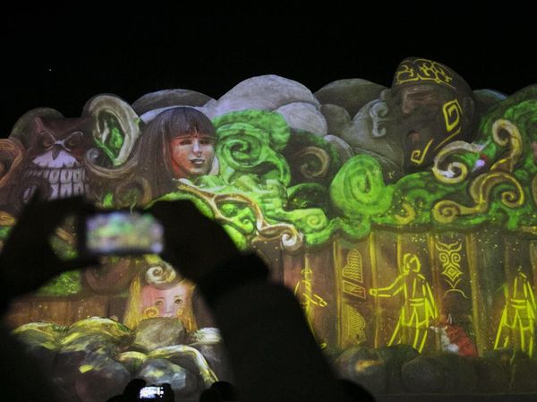 Indahnya Festival Salju Sapporo di Malam Hari