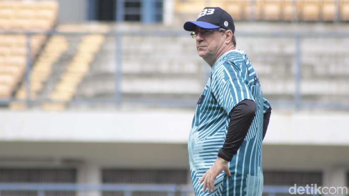 Robert Rene Alberts batal berlatih bersama Persib Bandung di hari ini. (Foto: detikcom/Yudha Maulana)