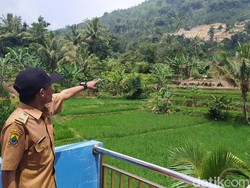Penambangan Batu di Gunung Pasir Pogor Cianjur Ancam 50 Rumah Warga