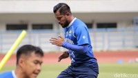 Zulham mengungkapkan alasan menerima pinangan Persib. Ada dua yang menjadi daya tarik bagi pemain 31 tahun itu.
