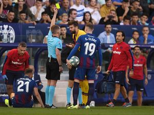 Pique Sudah Dapat 14 Kartu Kuning, 2 Kali Lipat dari Musim Lalu