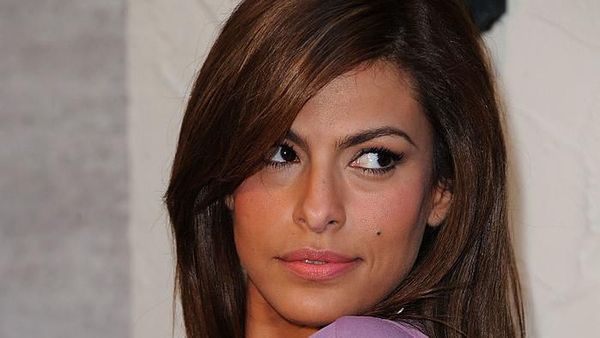 Penampilan Seksi Eva Mendes yang Dibilang Sudah Tua oleh Netizen