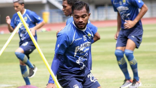 Zulham Zamrun Berbaju Persib Bandung (Lagi)