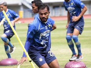 Zulham Zamrun Berbaju Persib Bandung (Lagi)