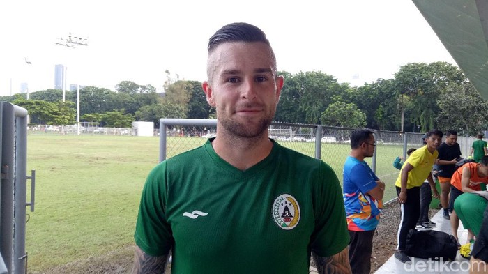 Aaron Evans saat berlatih bersama PSS Sleman
