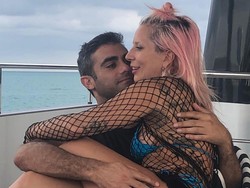 Lady Gaga dan Michael Polansky Resmi Pacaran!
