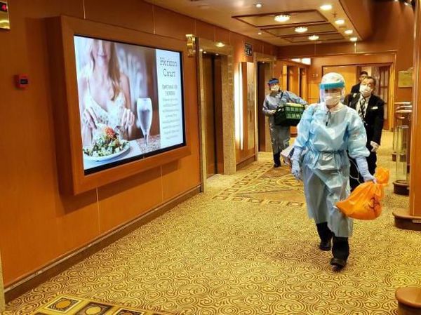 Penampakan Kapal Pesiar Berisi 3.500 Orang yang Dikarantina Jepang