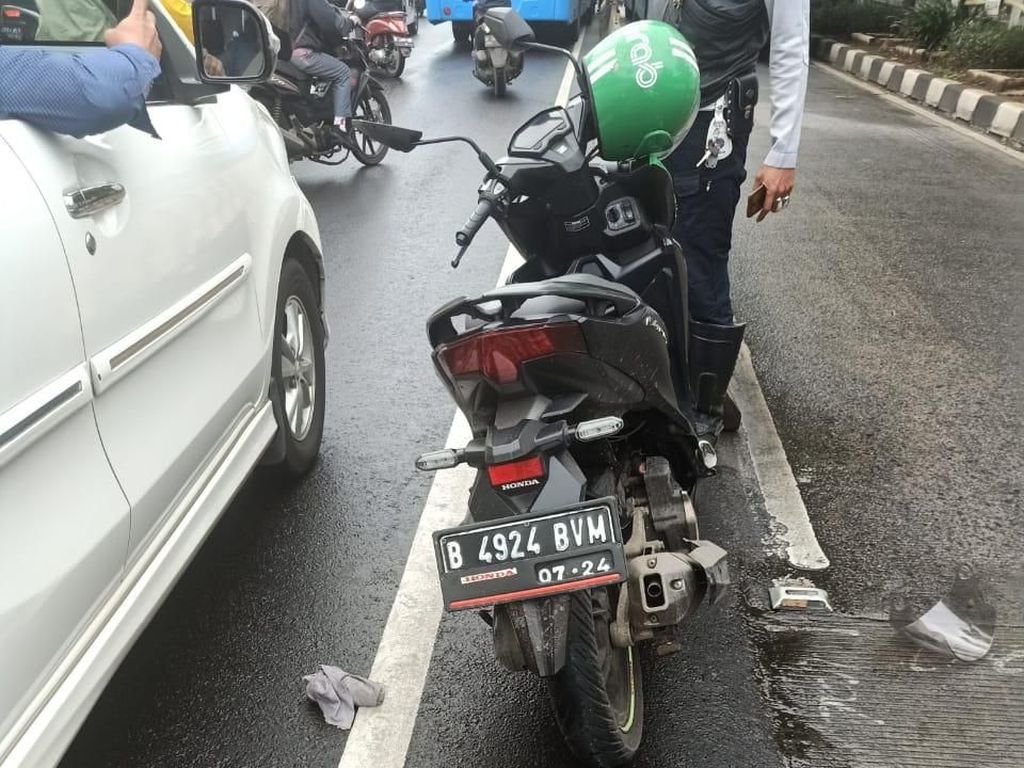 Alami Kecelakaan di Kebon Jeruk, Seorang Pemotor Tewas Alami Kecelakaan di Kebon Jeruk, Seorang Pemotor Tewas