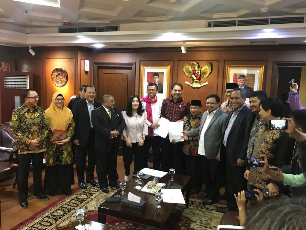 PD-PKS Serahkan Usulan Pansus Hak Angket Jiwasraya ke Pimpinan DPR PD-PKS Serahkan Usulan Pansus Hak Angket Jiwasraya ke Pimpinan DPR