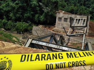 Jembatan Cibalagung Cianjur Ambruk Diduga Akibat Kesalahan Konstruksi