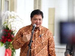 Airlangga Minta Pejabat Sinkronkan Data Sebelum Bicara ke Publik