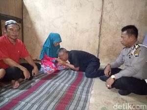 Haru! Sopir Truk Penabrak Lari Penjual Koran Sungkem ke Ibu Korban