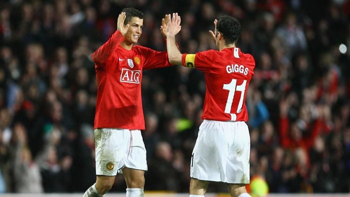 LONDON - FEBRUARY 04:  Cristiano Ronaldo (C) of Manchester United celebrates after scoring a penalty with team mates Paul Scholes and Ryan Giggs during the Barclays Premiership match between Tottenham Hotspur and Manchester United at White Hart Lane on February 4, 2007 in London, England.  (Photo by Phil Cole/Getty Images)