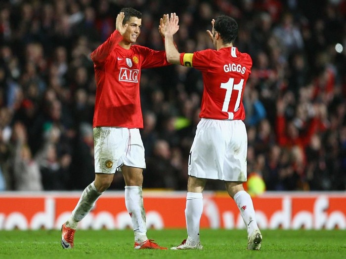 LONDON - FEBRUARY 04:  Cristiano Ronaldo (C) of Manchester United celebrates after scoring a penalty with team mates Paul Scholes and Ryan Giggs during the Barclays Premiership match between Tottenham Hotspur and Manchester United at White Hart Lane on February 4, 2007 in London, England.  (Photo by Phil Cole/Getty Images)