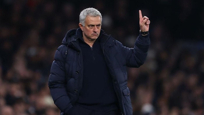 LONDON, ENGLAND - JANUARY 22: Tottenham manage JosÃ© Mourinho looks on during the Premier League match between Tottenham Hotspur and Norwich City at Tottenham Hotspur Stadium on January 22, 2020 in London, United Kingdom. (Photo by Richard Heathcote/Getty Images)