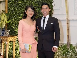 Tips Jalani Pernikahan Bahagia ala Dian Sastrowardoyo