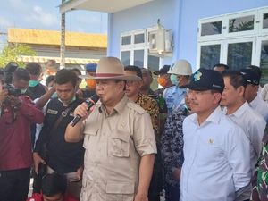 Bertopi Koboi, Menhan Prabowo Kunjungi Tempat Observasi WNI di Natuna Bertopi Koboi, Menhan Prabowo Kunjungi Tempat Observasi WNI di Natuna