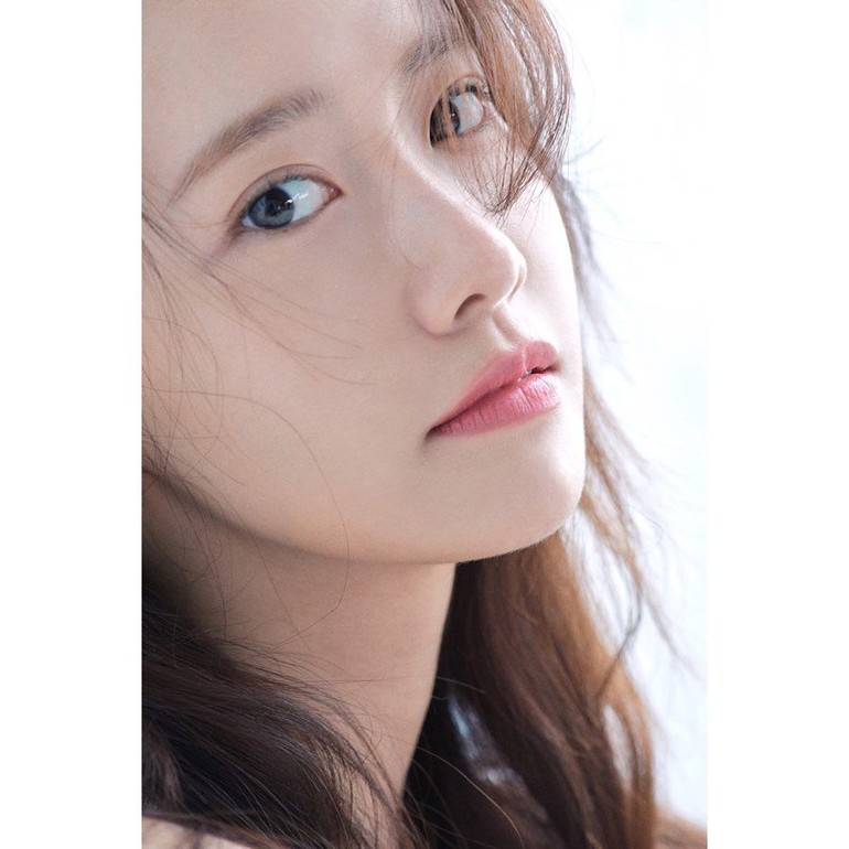Di Korea Selatan, pemilik nama lengkap Im Yoona tersebut juga sering menjadi panutan atau referensi ketika wanita ingin melakukan operasi plastik. Foto: Instagram @yoona__lim