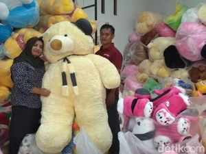 Pasutri Korban PHK Raup Cuan dari Bisnis Boneka Pasutri Korban PHK Raup Cuan dari Bisnis Boneka