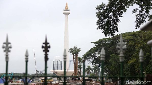 Pemprov DKI Tanam 573 Pohon Pengganti di Kawasan Monas