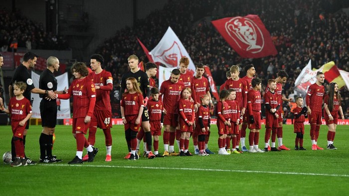 LIVERPOOL, ENGLAND - FEBRUARY 04: The Liverpool team shake hands with the match officials prior to the FA Cup Fourth Round Replay match between Liverpool FC and Shrewsbury Town at Anfield on February 04, 2020 in Liverpool, England. (Photo by Gareth Copley/Getty Images)