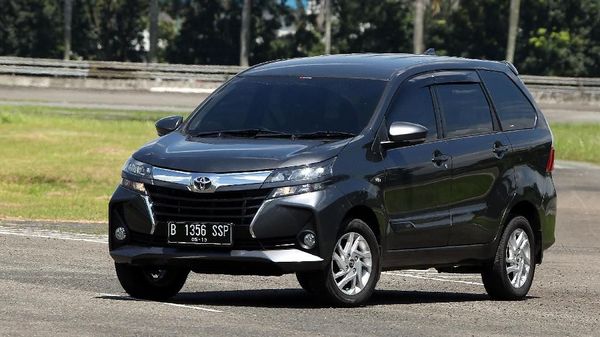 Kalahkan Xpander, Avanza Juara Mobil Terlaris 2021