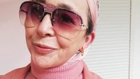 Ini Gaya Nenek Berhijab Usia 67 Tahun yang Tampil Nyentrik