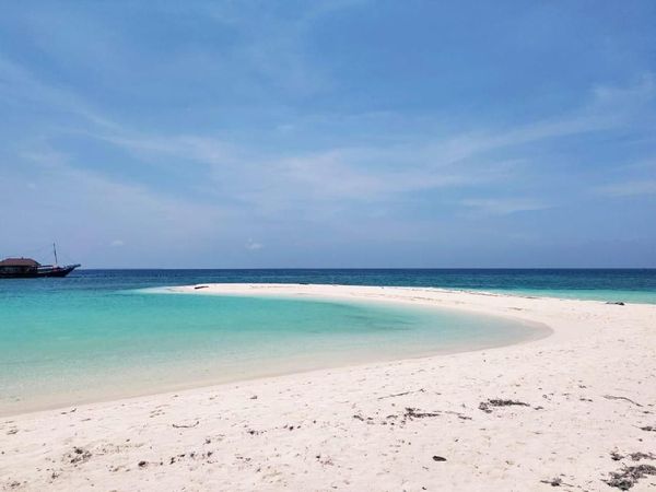 Bukan Maldives, Ini Pulau Tinabo dari Sulawesi