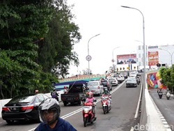 Dampak Proyek Flyover Purwosari, Lalin Manahan Solo Padat Merayap
