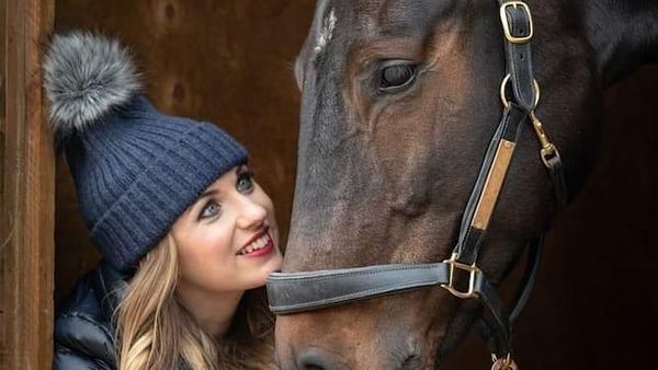 Potret Atlet Berkuda Raih Banyak Emas di Kejuaraan Meski Kakinya Lumpuh