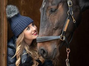 Potret Atlet Berkuda Raih Banyak Emas di Kejuaraan Meski Kakinya Lumpuh