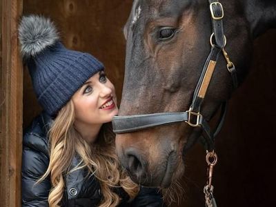 Potret Atlet Berkuda Raih Banyak Emas di Kejuaraan Meski Kakinya Lumpuh