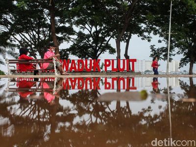 Syahdu! Sore di Taman Kota Waduk Pluit