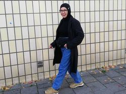 Suka Tampil Nyentrik, Nenek Berhijab Ini Dilirik Vogue