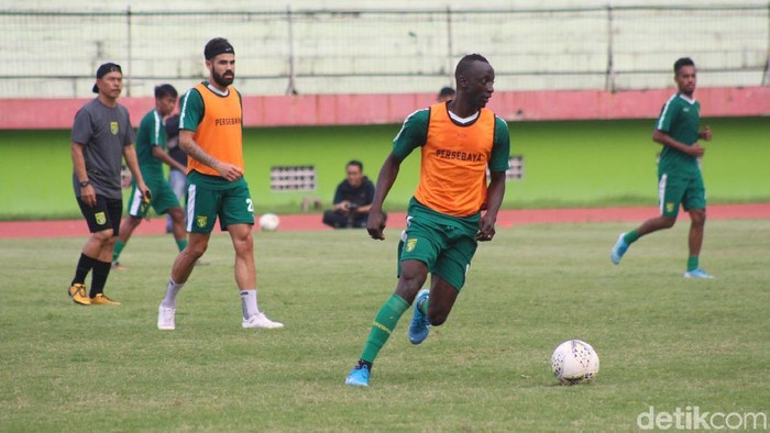 Persebaya Surabaya berlatih di Stadion Gelora Delta, Sidoarjo