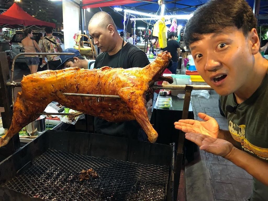 Makan Enak Keliling Dunia, Ini 5 Kanal YouTube yang Seru Ditonton di Rumah Makan Enak Keliling Dunia, Ini 5 Kanal YouTube yang Seru Ditonton di Rumah