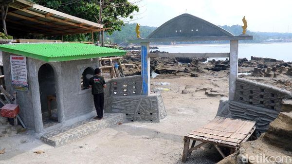 Gapura Karang Hawu Sukabumi yang Disebut Gerbang Kerajaan Laut