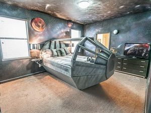 Potret Vila Ala Star Wars, Kamu Siap Jadi Jedi atau Malah Dikuasai Dengki?