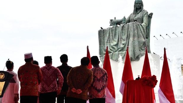 Jokowi Resmikan Monumen Ibu Agung Fatmawati di Bengkulu