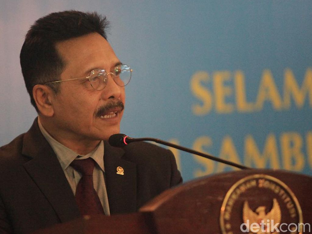 Mantan Hakim MK Ini Sebut Ada Demoralisasi Politik dalam Revisi UU MK Mantan Hakim MK Ini Sebut Ada Demoralisasi Politik dalam Revisi UU MK