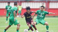 Babak kedua berjalan tak jauh berbeda.