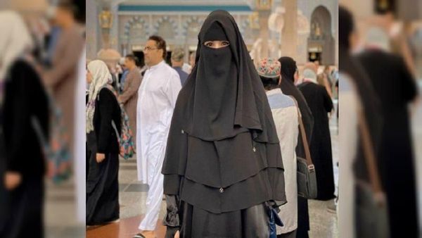 Ini Transgender yang Jadi Kontroversi karena Umrah Pakai Baju Perempuan