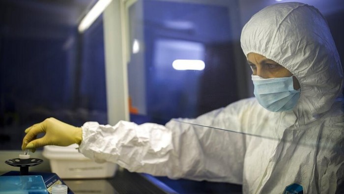 Ilmuwan Dunia Kembangkan Vaksin Virus Corona Wabah virus corona telah ditetapkan oleh WHO sebagai darurat global. Para ilmuwan di berbagai negara di dunia berlomba-lomba mengembangkan vaksin dari virus itu