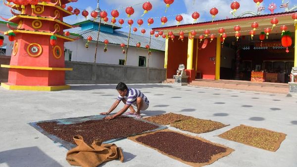 Intip Aktivitas Kota Tua Penagi di Natuna