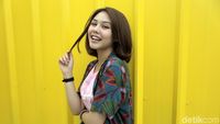 11 Wanita Cantik di Video Klip Peterpan dan NOAH