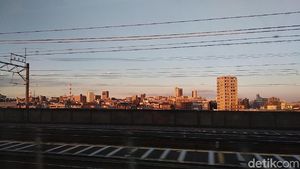 Foto : Pemandangan Kota-Kota Jepang via Shinkansen