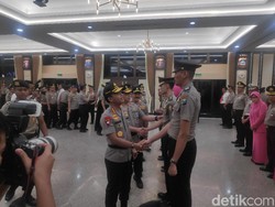 Beri Penghargaan ke Anggota, Kapolri Sindir yang Suka Menghadap