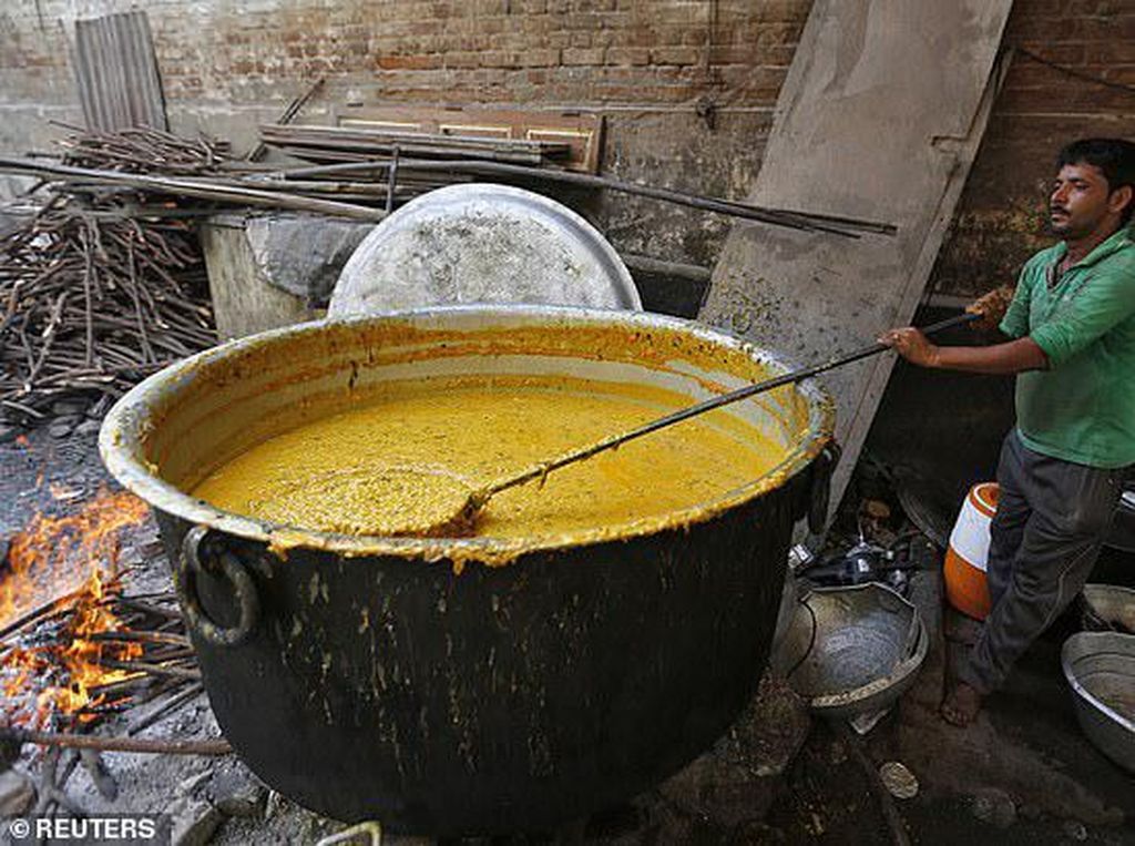Balita 3 Tahun Ini Tewas Setelah Terjatuh ke Dalam Panci Berisi Kari Balita 3 Tahun Ini Tewas Setelah Terjatuh ke Dalam Panci Berisi Kari